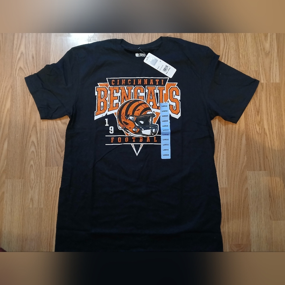 NWT Cincinnati Bengals Black Graphic Logo T-Shirt. Mens. Size Large.